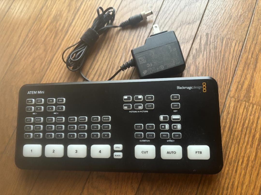 ATEM Mini スイッチャー 本体とACアダプター Amazon.co.jp: Blackmagic Design ライブプロダクションスイッチャー