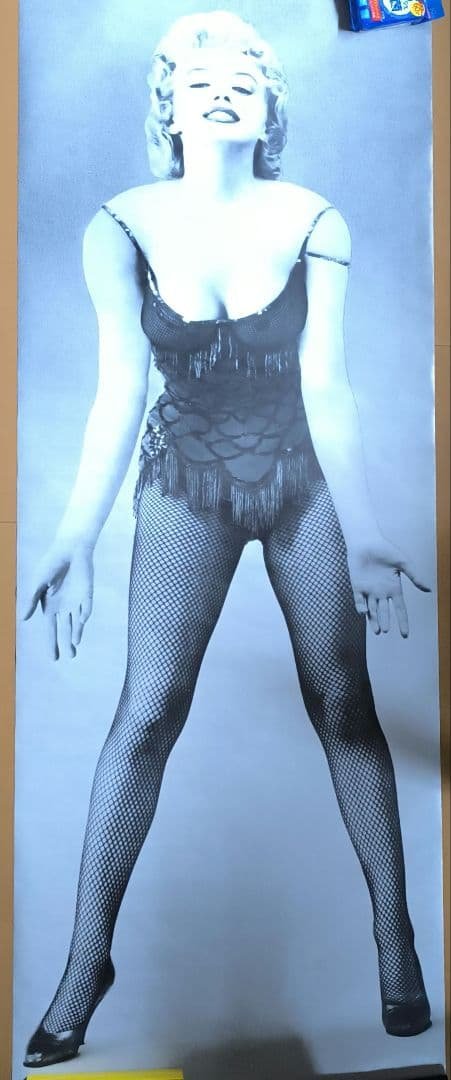 【希少・実物大】マリリン・モンロー モノクロポスター 希少・実物大】マリリン・モンロー モノクロポスター Amazon.co.jp