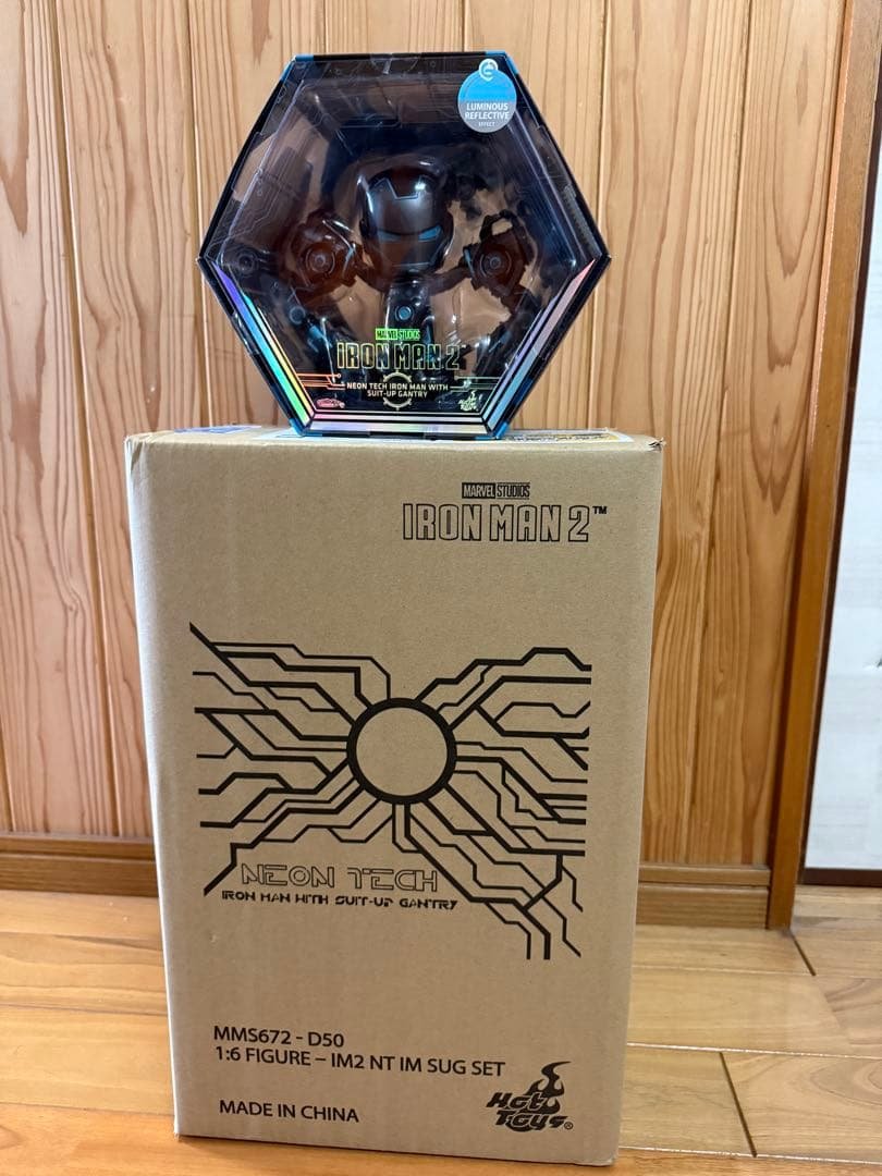 未使用 ホットトイズ マーク4(ネオンテック版)[装着機付き]& コスベイビー アイアンマン2』マーク4がクールな近未来デザインで可動フィギュア化