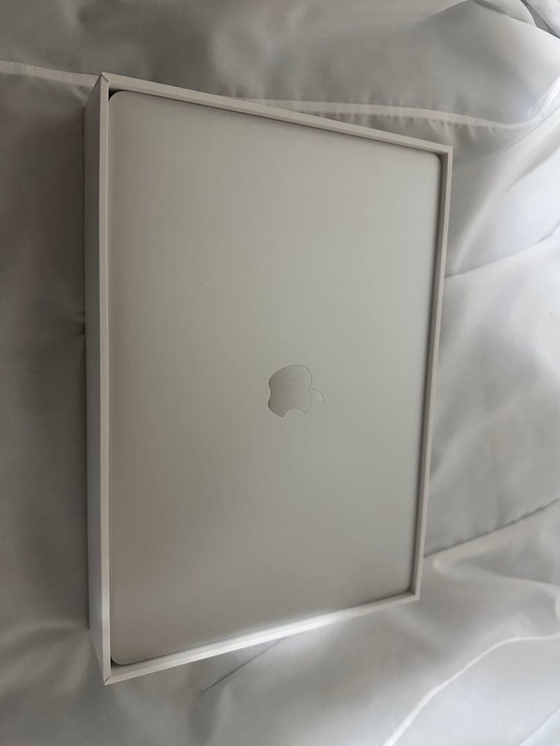 Apple MacBook Air シルバー Apple MacBook Air MJVM2LL/A 11.6-Inch 128GB Laptop (Renewed