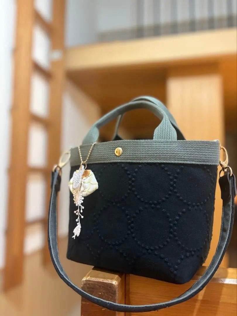 再販△ミナペルホネン△ハンドメイド△2way tape bag light 再販【ラスト1点のみ】持ち物によって形が変えらえる2way巾着バッグ